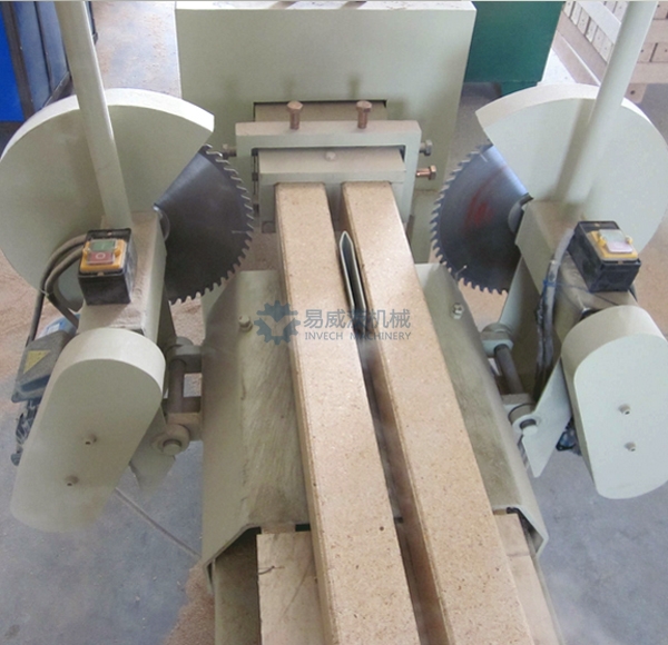Four Head Wood Chips Pallet Block Extruder Machine