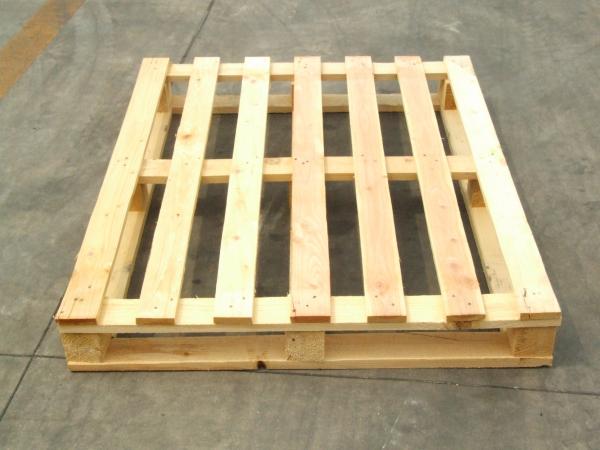 Wood Pallets VS Plastic Pallets