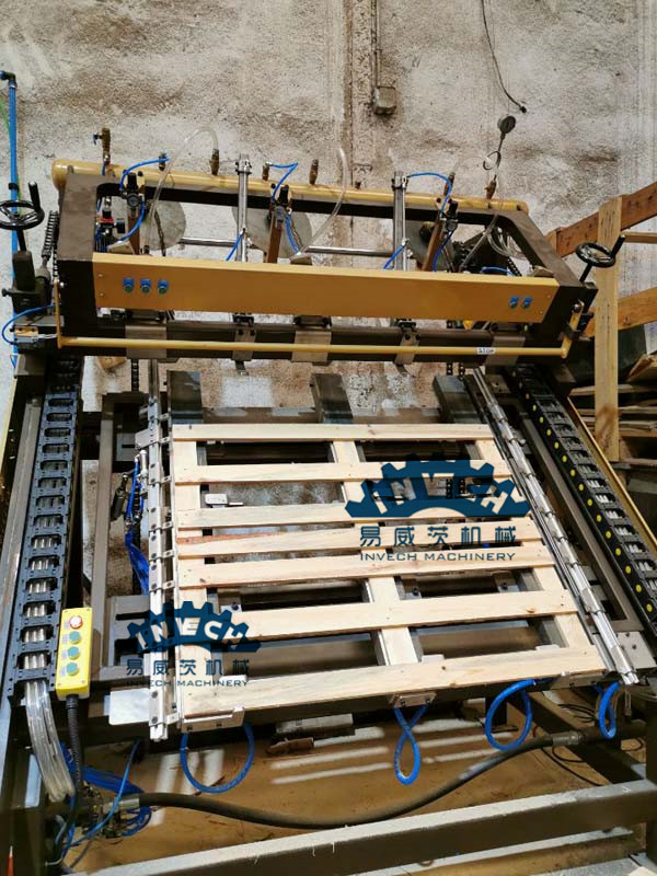 wood pallet machine 1.jpg